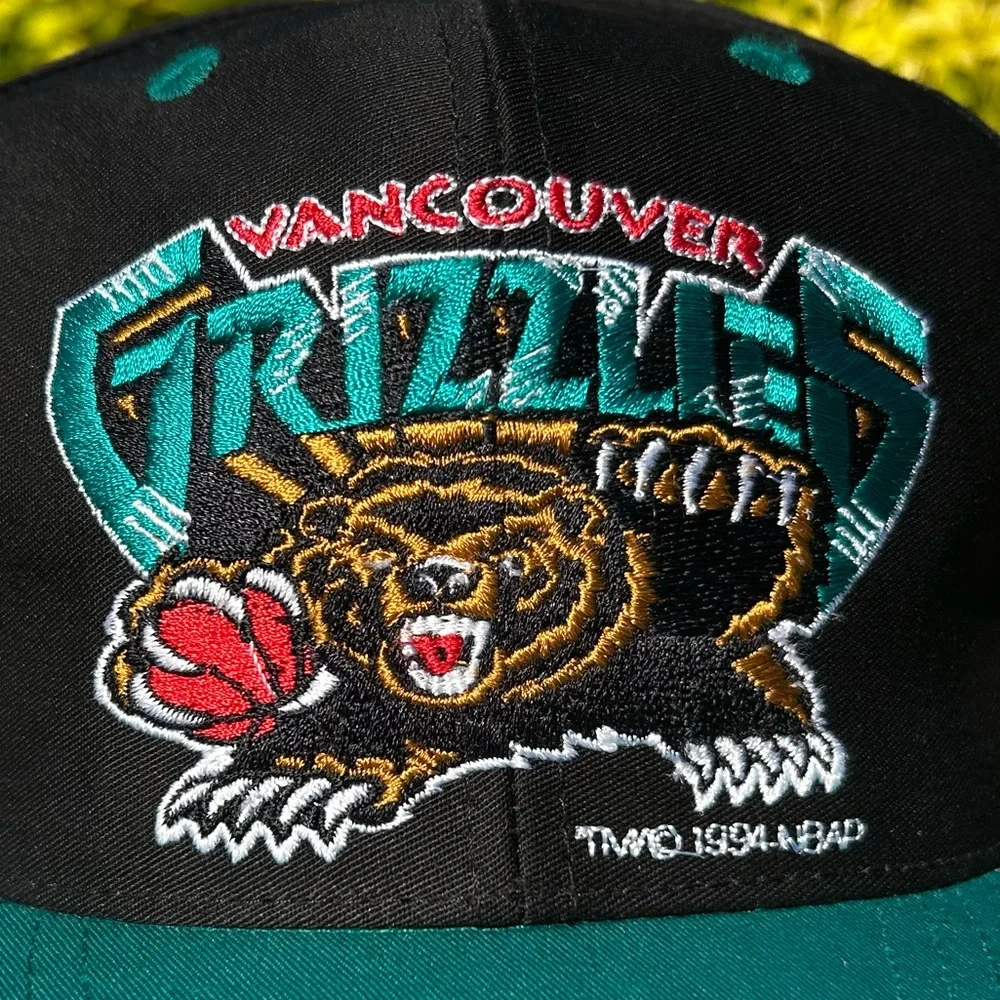 💥SOLD💥 Vintage 1994 Vancouver Grizzlies snapback hat baseball cap NBA Competitor - Picture 3 of 16